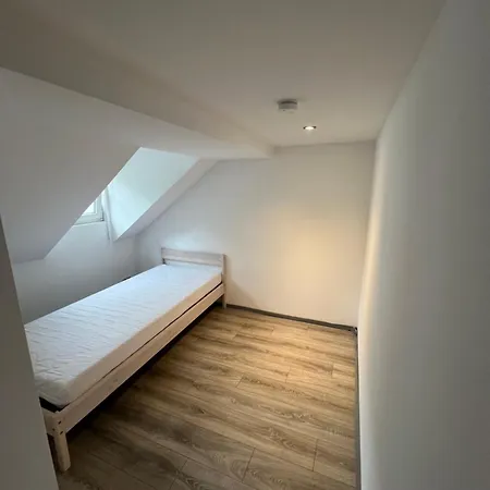 Monteurzimmer Basic Zentrale Mit Gemeinschaftsbaedern Homestay