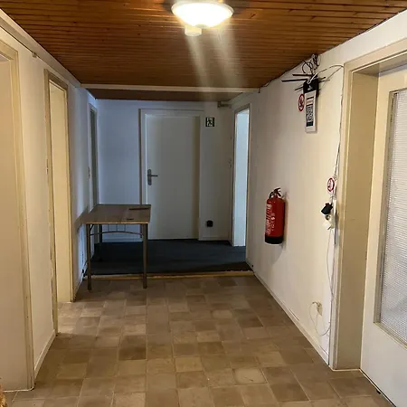 Monteurzimmer Basic Zentrale Mit Gemeinschaftsbaedern קמפטן