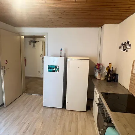 Monteurzimmer Basic Zentrale Mit Gemeinschaftsbaedern קמפטן