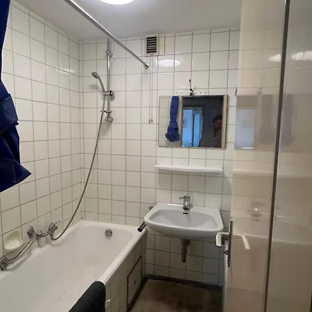 Monteurzimmer Basic Zentrale Mit Gemeinschaftsbaedern * קמפטן