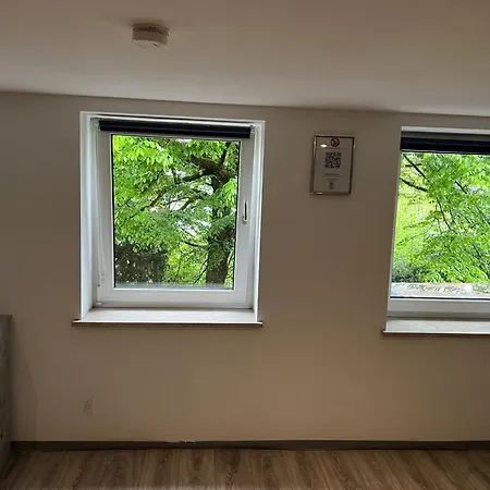 Monteurzimmer Basic Zentrale Mit Gemeinschaftsbaedern בית אירוח